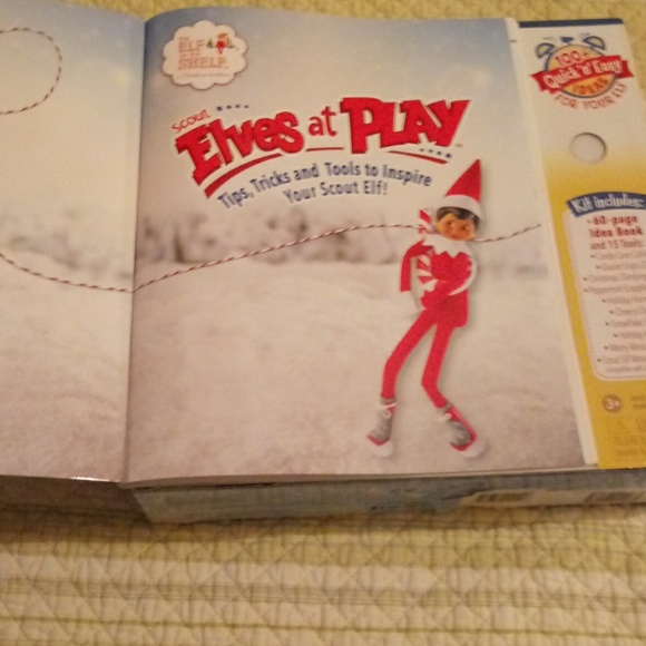 Elf on the Shelf kit with props - Picture 3 of 6